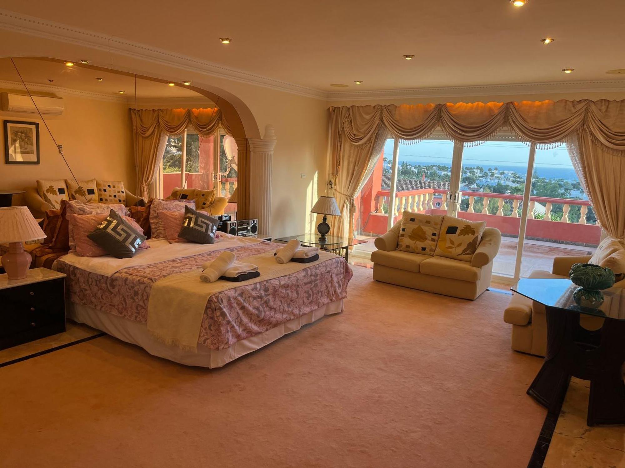 Villa Luxurious 6 Min From With Sea Views