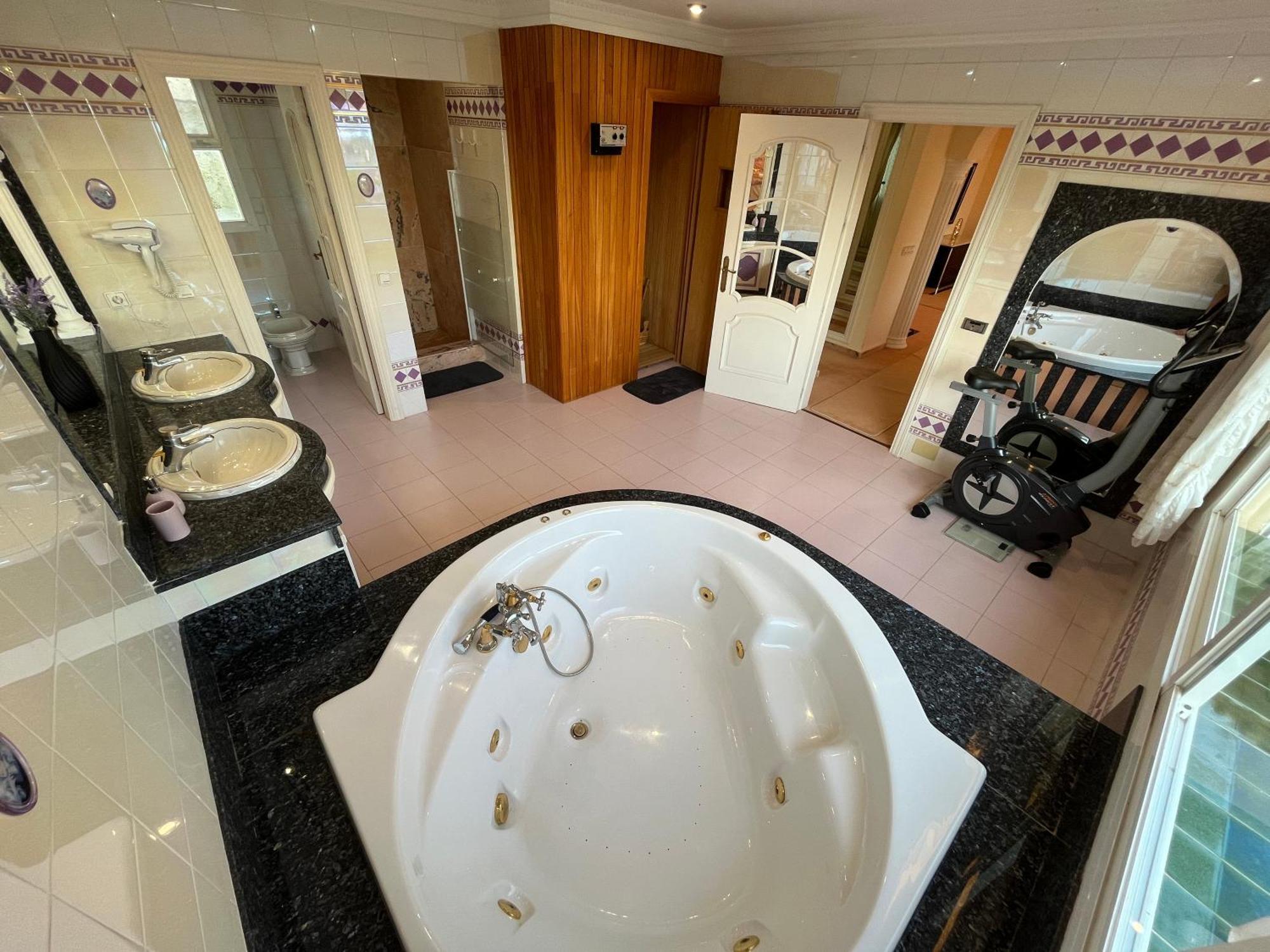 Luxurious 6 Min From With Sea Views * Marbella