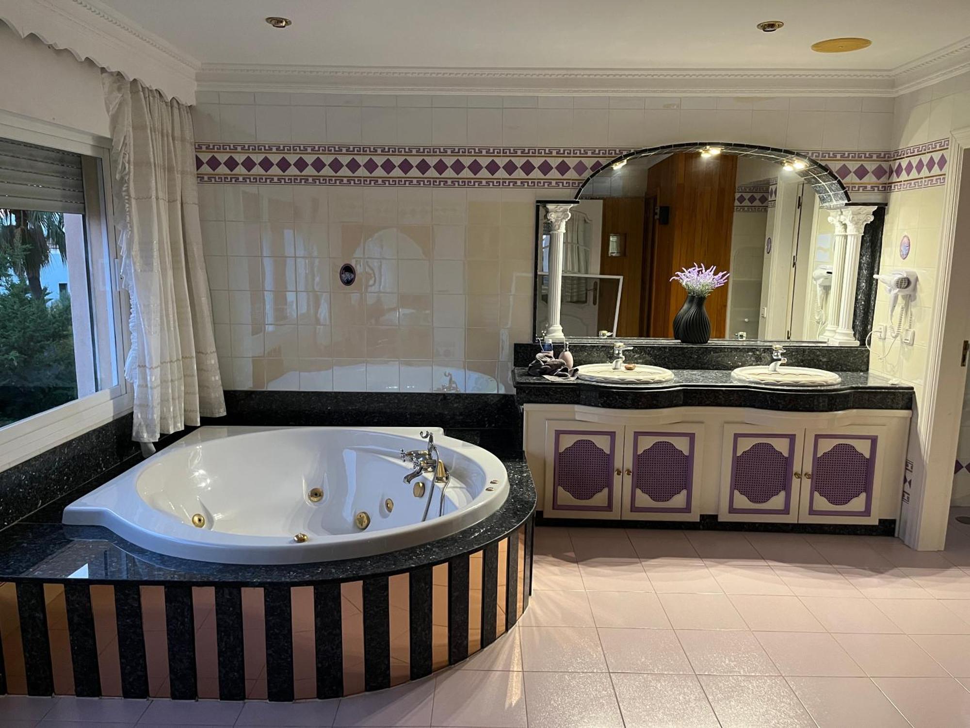 Luxurious 6 Min From With Sea Views