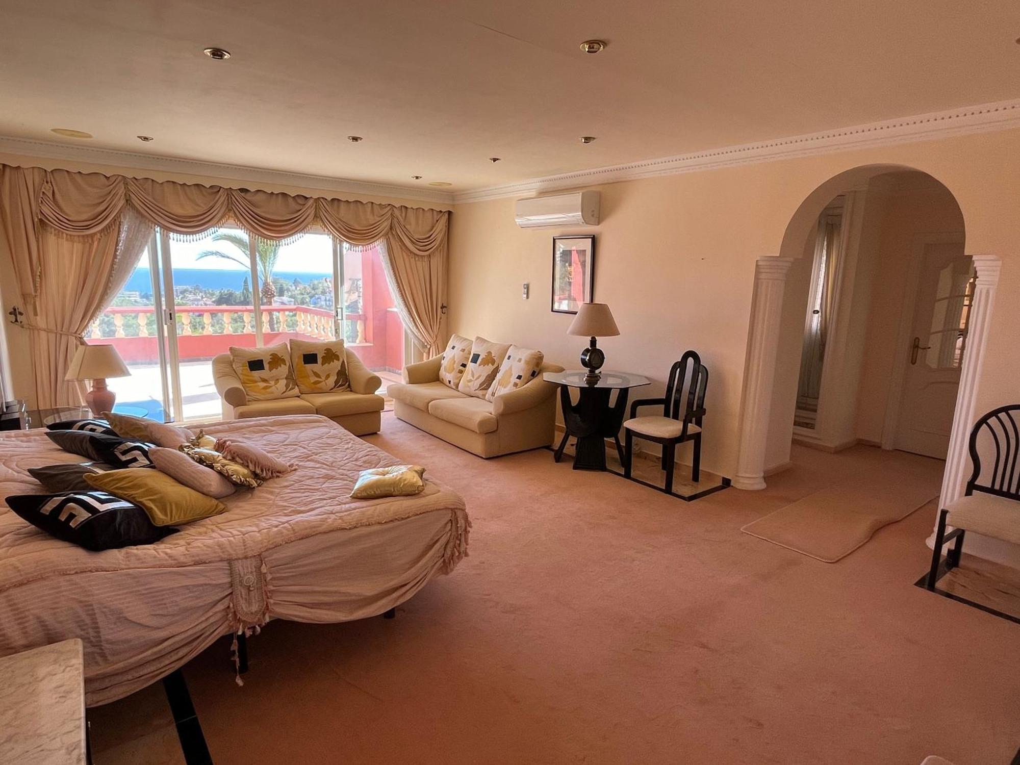Spacious With Stunning Sea Views Villa *