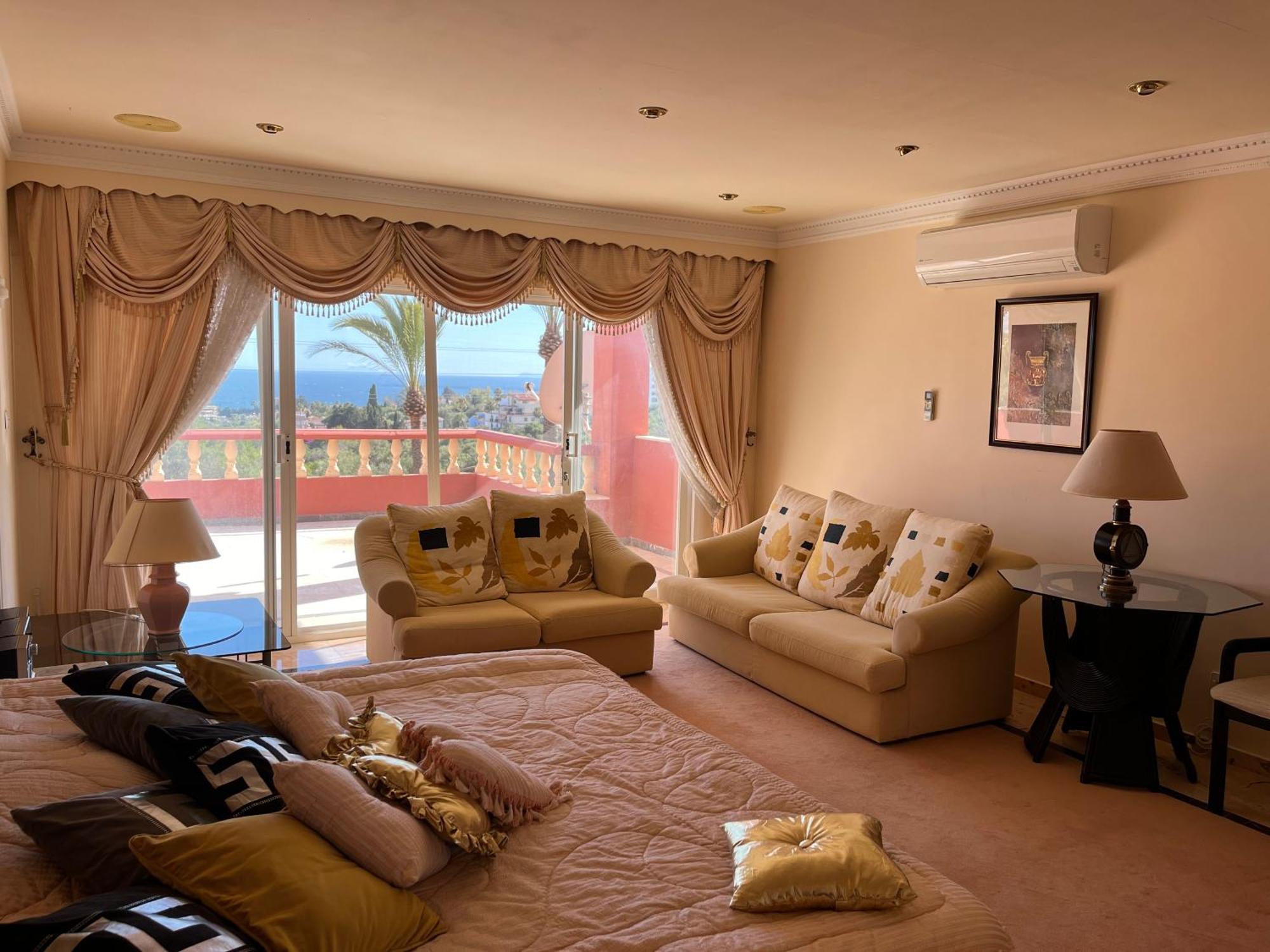 Villa Spacious With Stunning Sea Views *