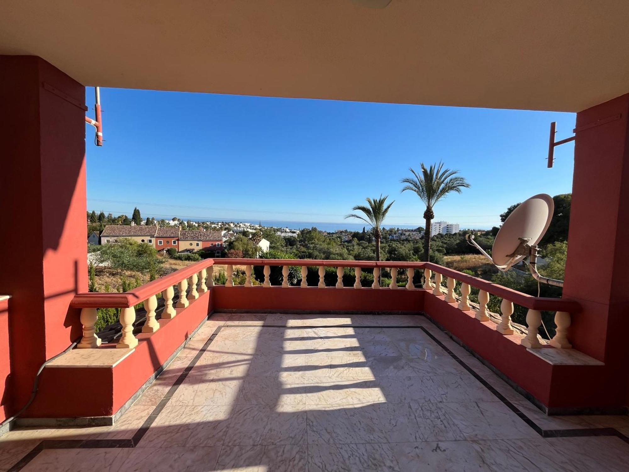 Villa Spacious With Stunning Sea Views Marbella