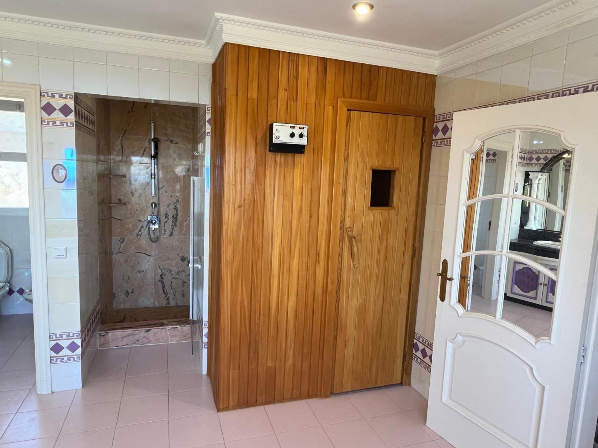 Spacious With Stunning Sea Views *