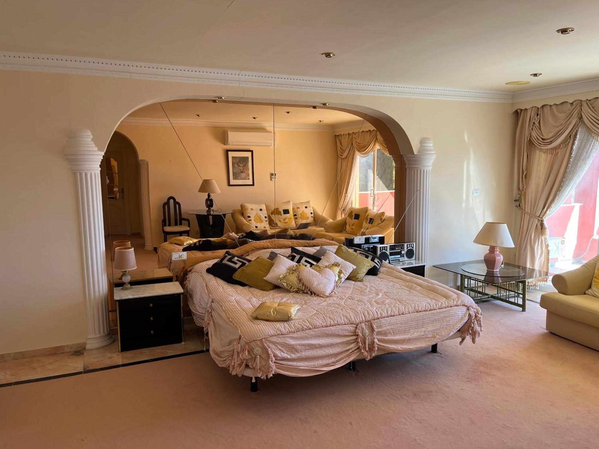 Villa Spacious With Stunning Sea Views Marbella