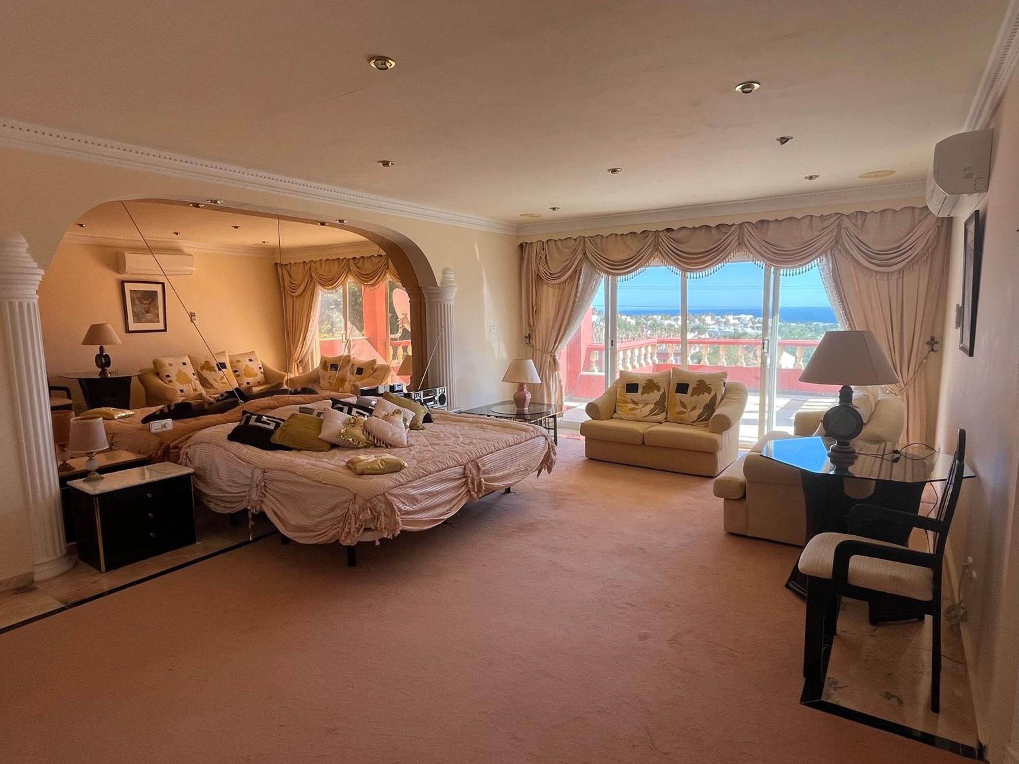 Spacious With Stunning Sea Views Villa *