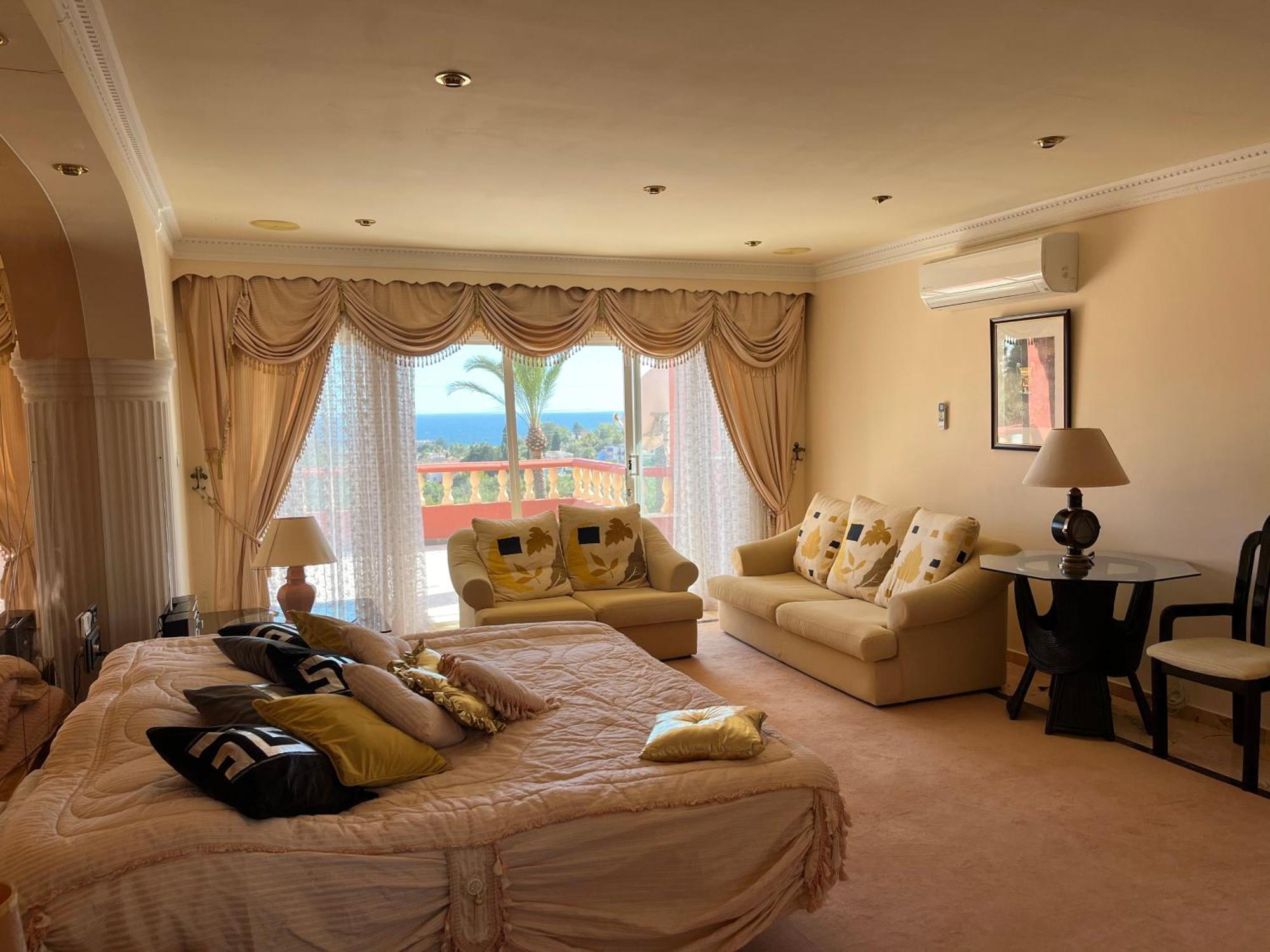 Spacious With Stunning Sea Views Villa *