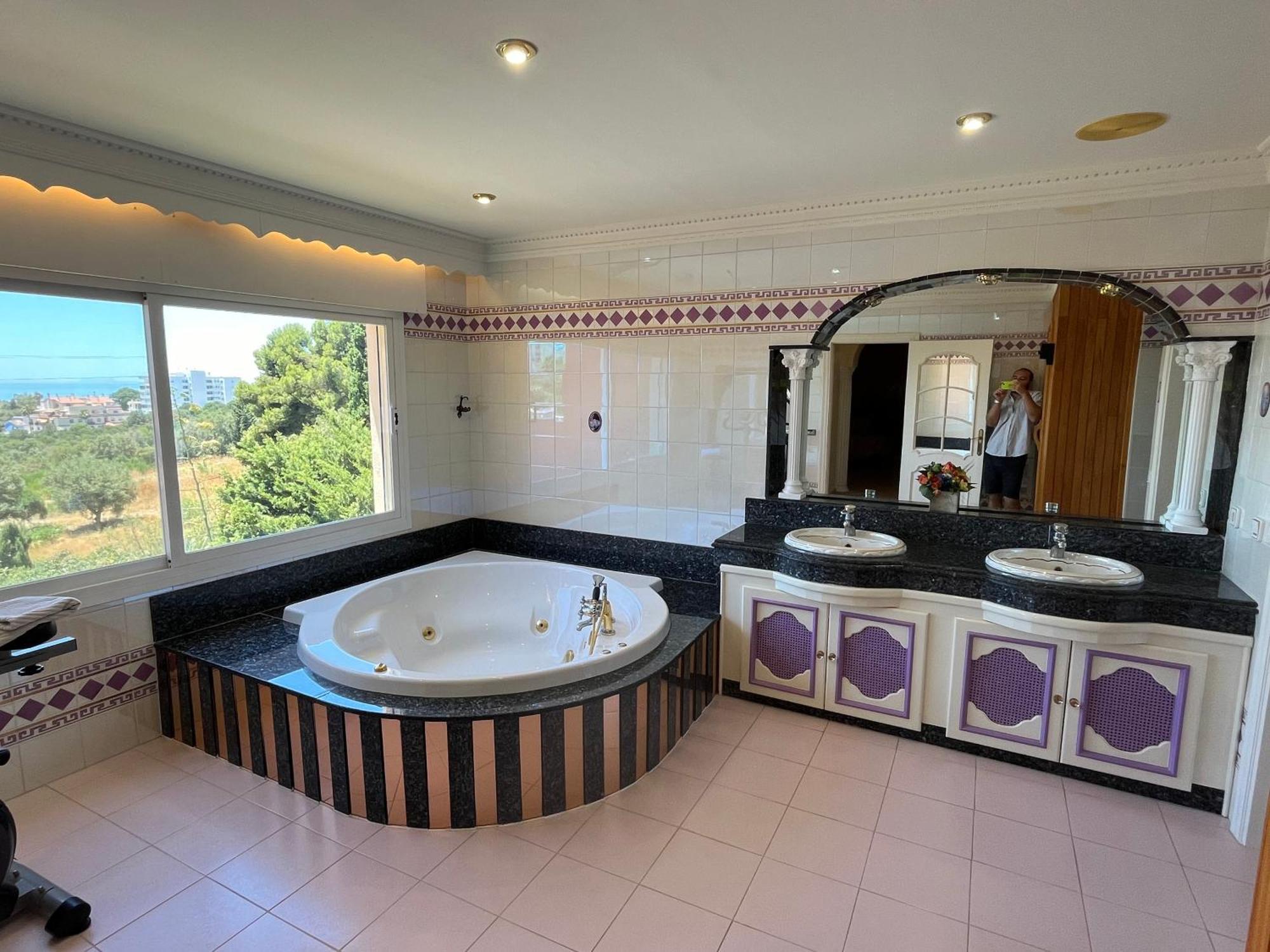 Spacious With Stunning Sea Views Villa