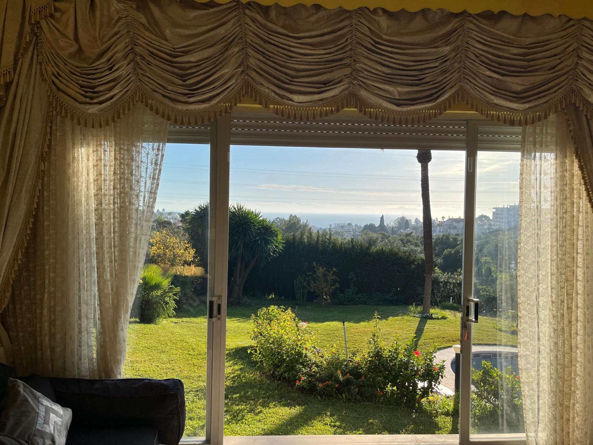 Villa Spacious With Stunning Sea Views Marbella