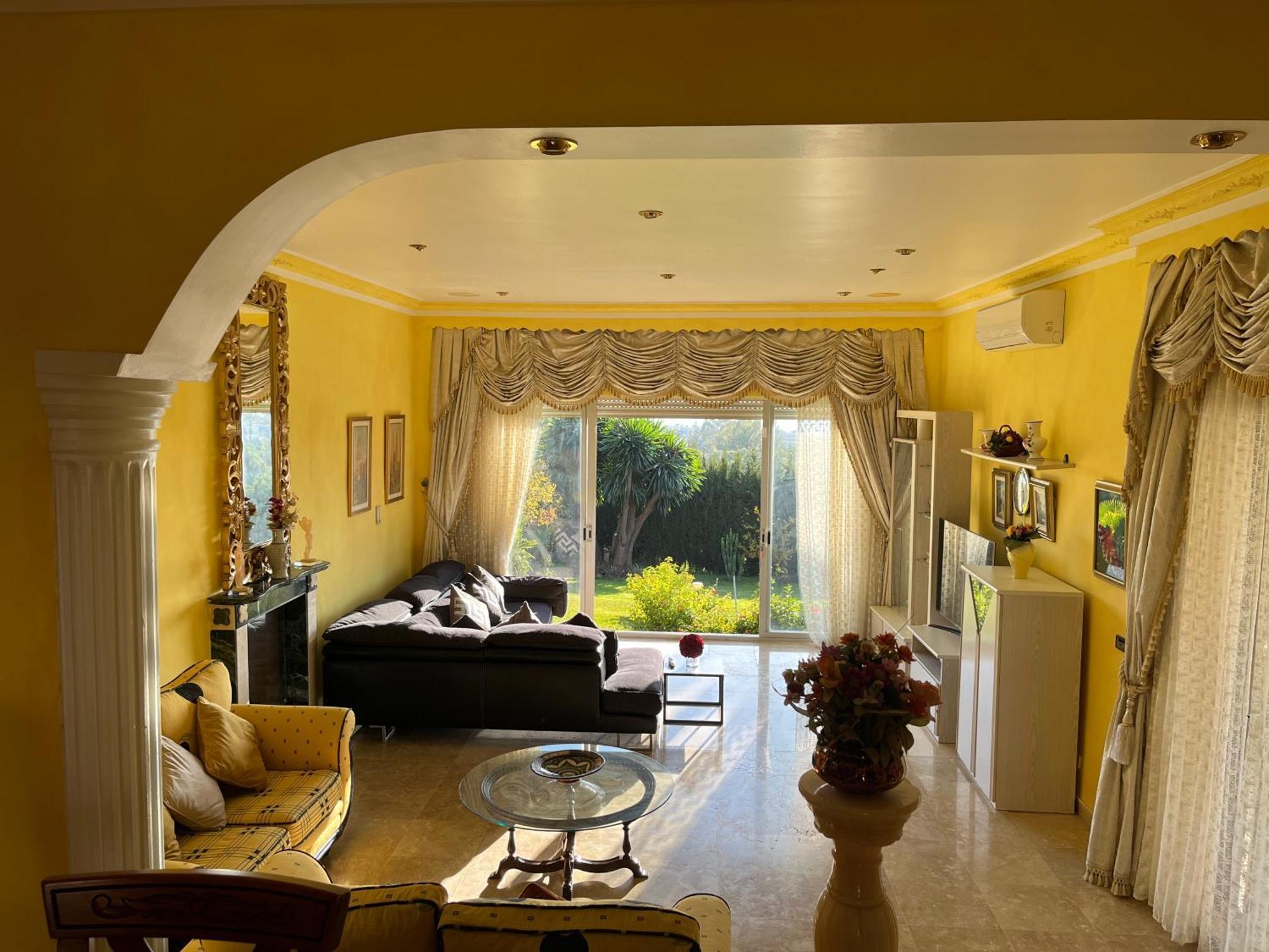 Spacious With Stunning Sea Views *
