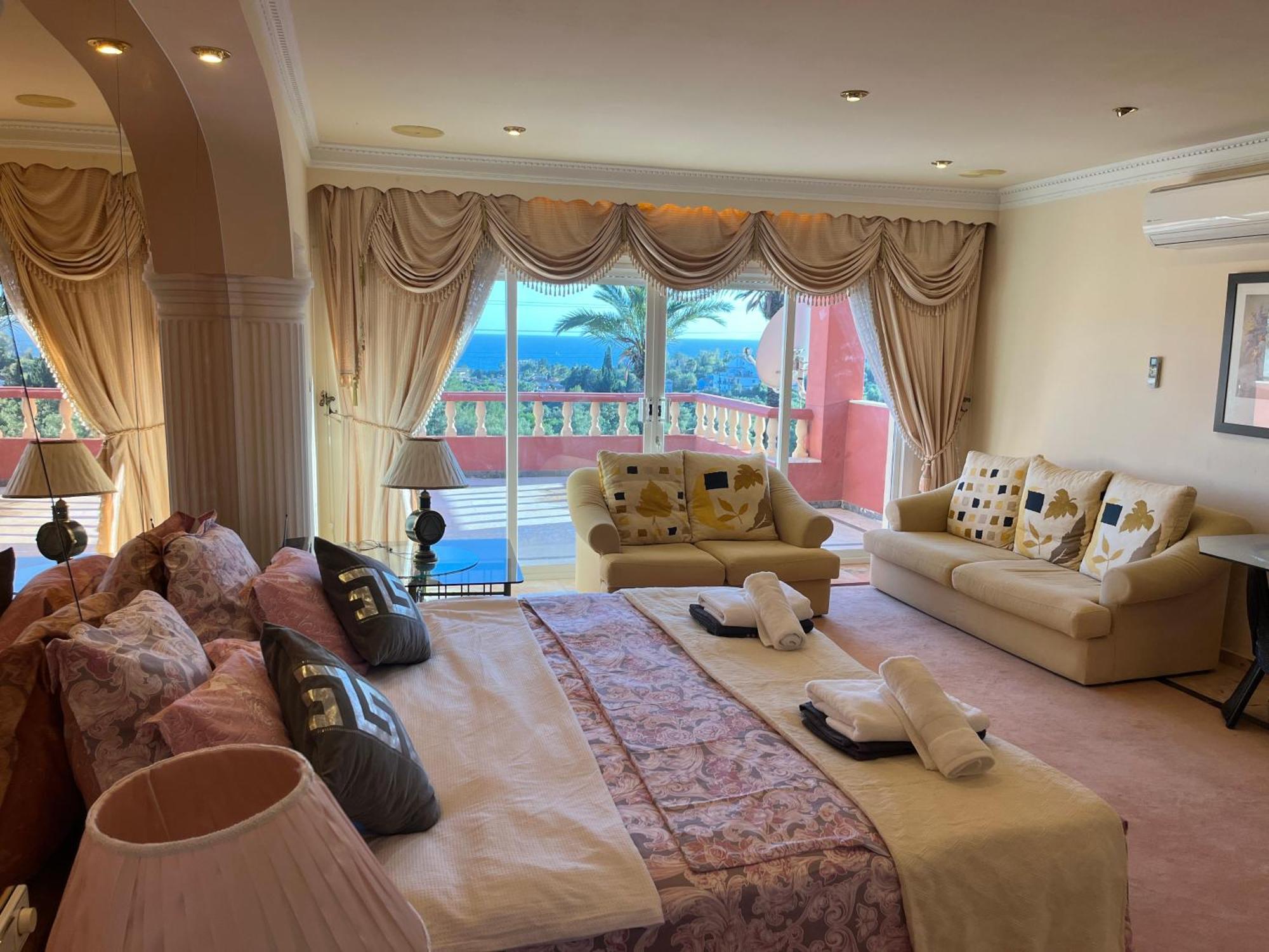 Luxurious 6 Min From With Sea Views
