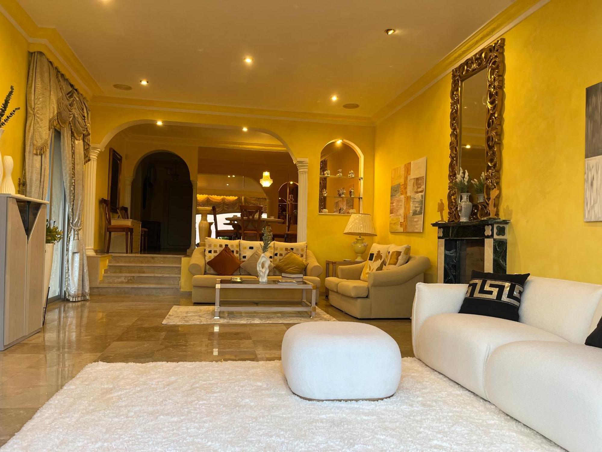 Luxurious 6 Min From With Sea Views *