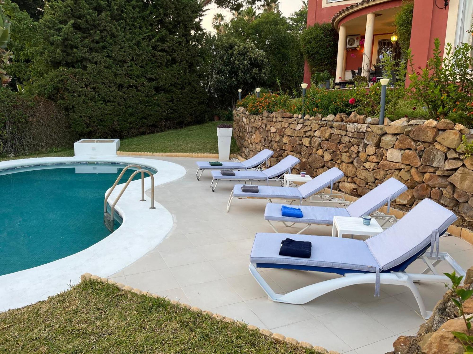 Luxurious 6 Min From With Sea Views *
